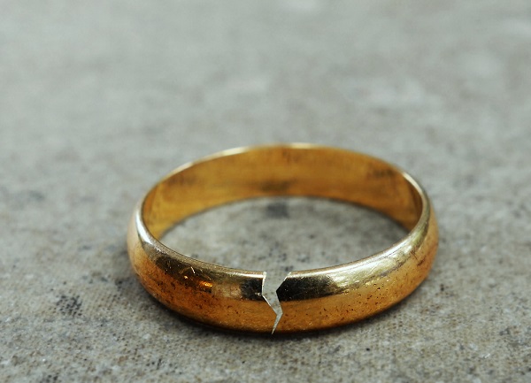 Cracked gold wedding ring - symbolising divorce